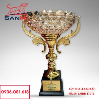 Cúp pha lê tô quai thân vàng cao cấp SanHi-LT016