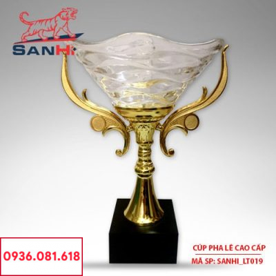Cúp pha lê tô quai thân vàng cao cấp SanHi-LT019